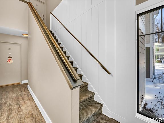 3rd image of 32 Lawson Lane #32