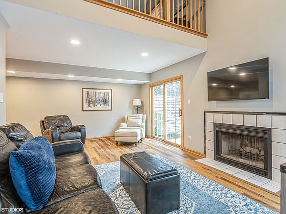 4th image of 10111 Cambridge Ct
