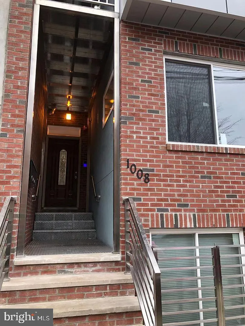 1008 Green St photo 1