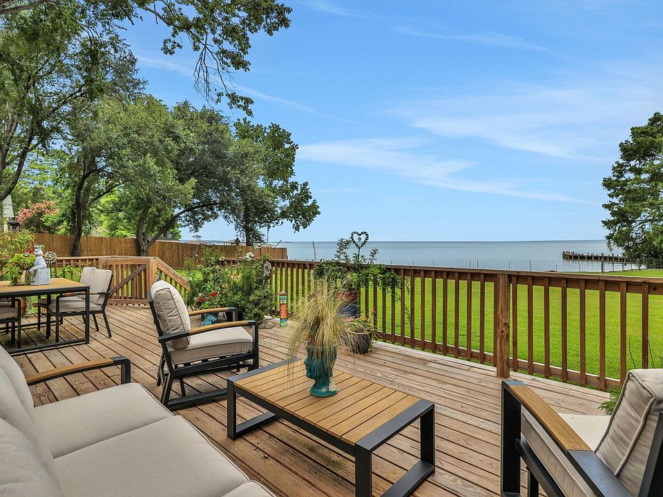1st image of 220 Harbor Run Dr