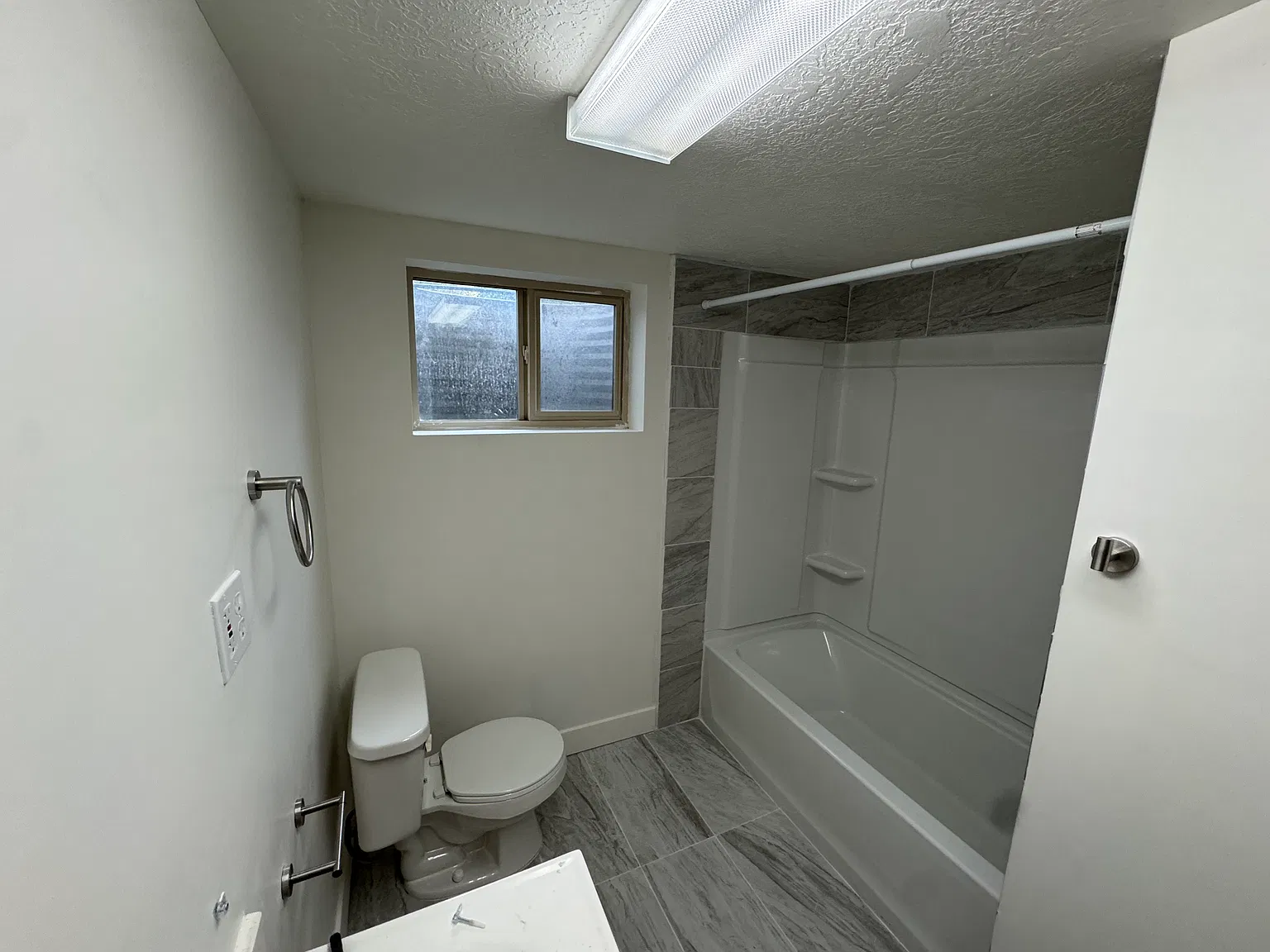 1 bed, 1200 sqft, $1,300 — Photo 2