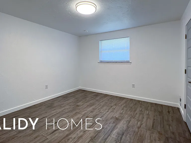 702 Amity Ln — Photo 20
