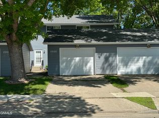 2905 Warwick Loop, Bismarck, ND 58504