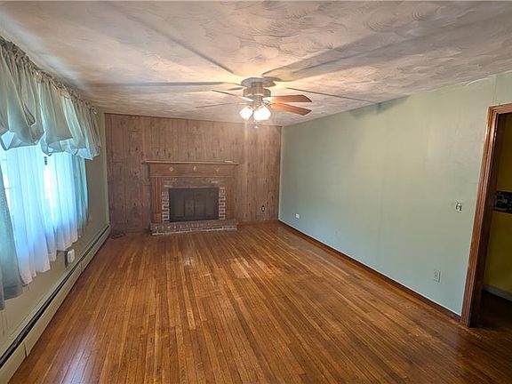 5th image of 7 Charlotte Dr