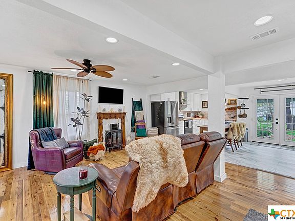 3rd image of 28503 Waterview Dr