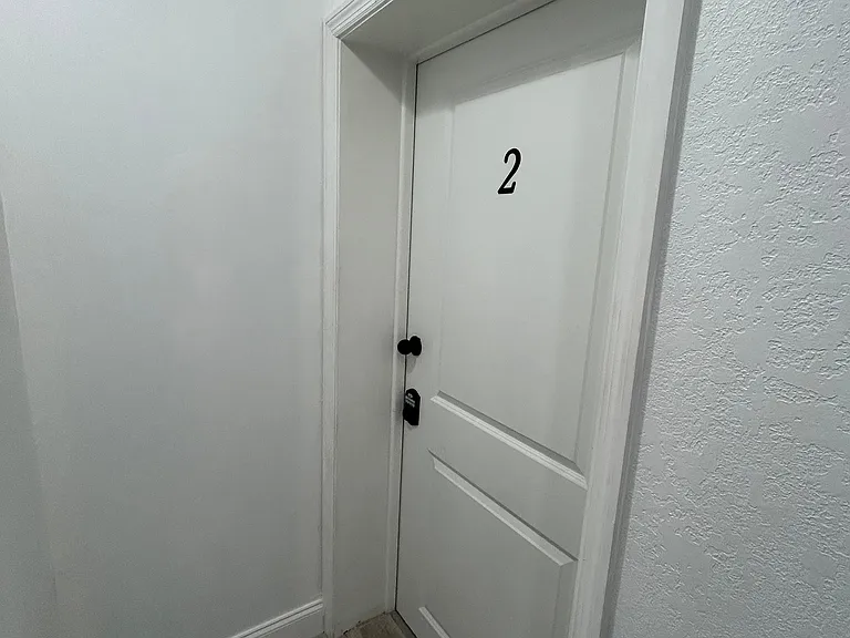1605 N Gomez Ave — Photo 12
