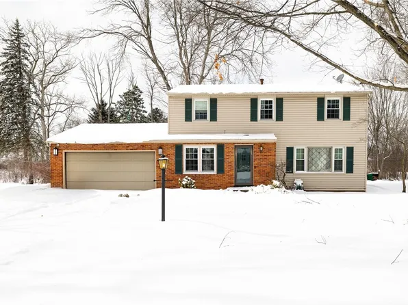 11 Buckwheat Dr, Fairport, NY 14450