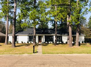 512 Englewood Dr, Lufkin, TX 75901