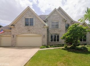 2800 Ginger Woods Dr, Aurora, IL 60502