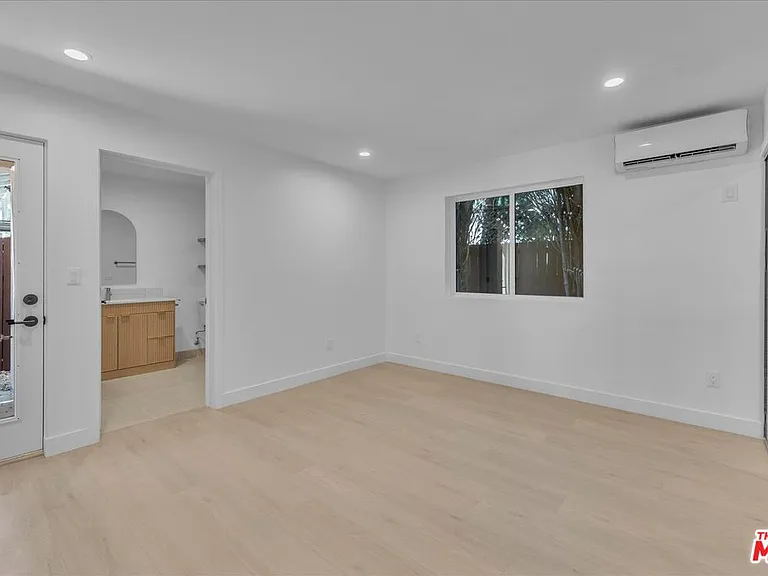 6913 Encino Ave #LOWER — Photo 29
