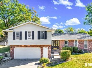 5108 N Woodview Ave, Peoria, IL 61614