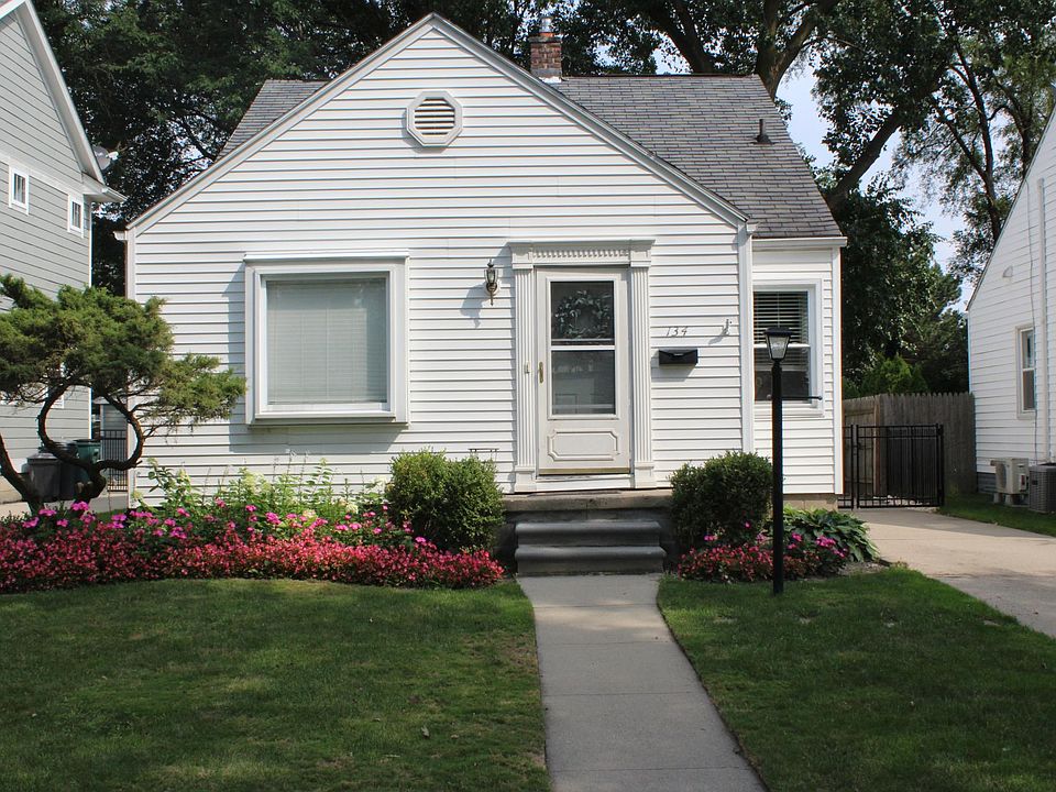 1st image of 134 N Vermont Ave
