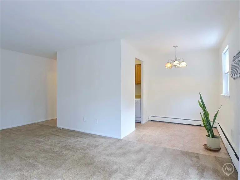 Ridgeway Court Apartments — Photo 28