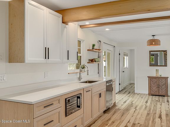 5th image of 390 Ursa Ave