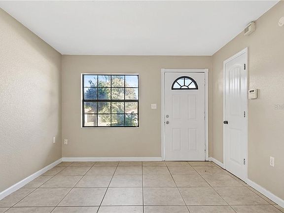 3rd image of 1302 Lakecrest Dr