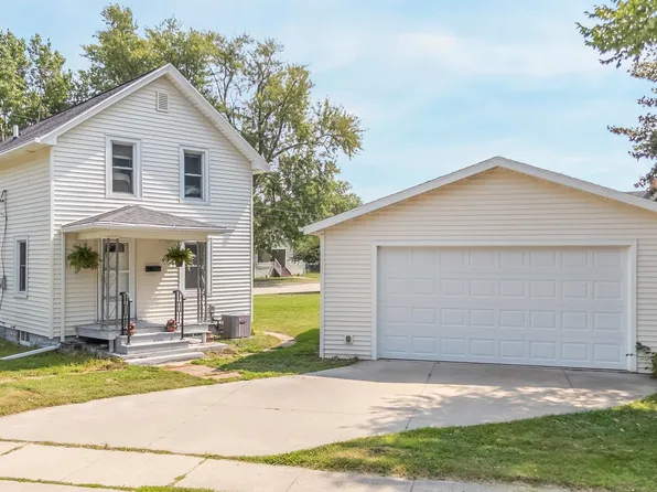 335 Washington Ave, Neenah, WI 54956