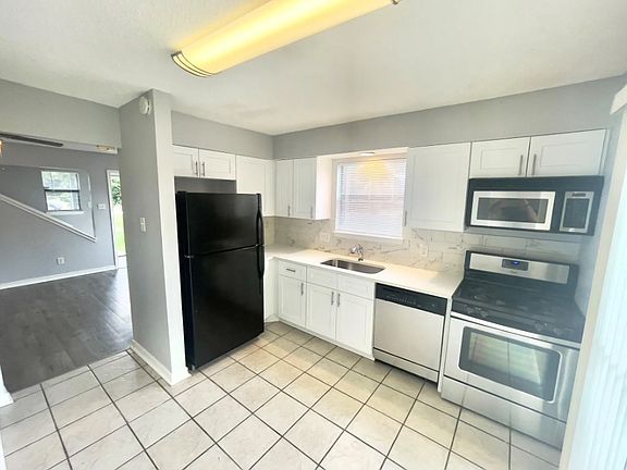 4th image of 2000 Kenneth Ave