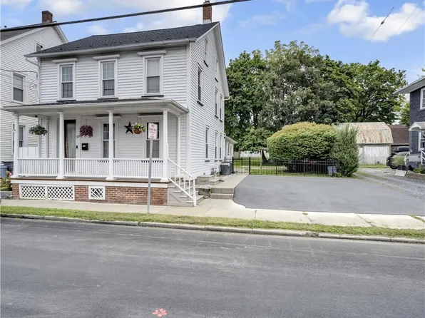 128 Mauch Chunk St, Nazareth, PA 18064