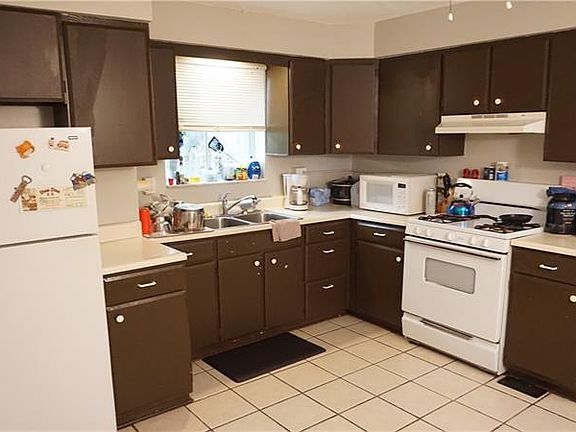 4th image of 344 Plum St