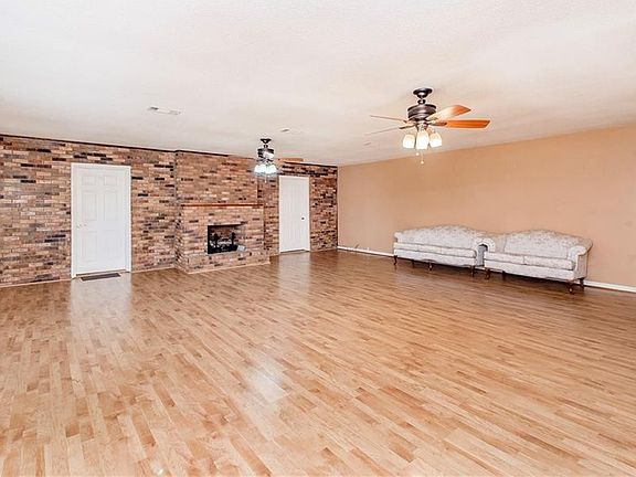 4th image of 59138 Spring Valley Rd