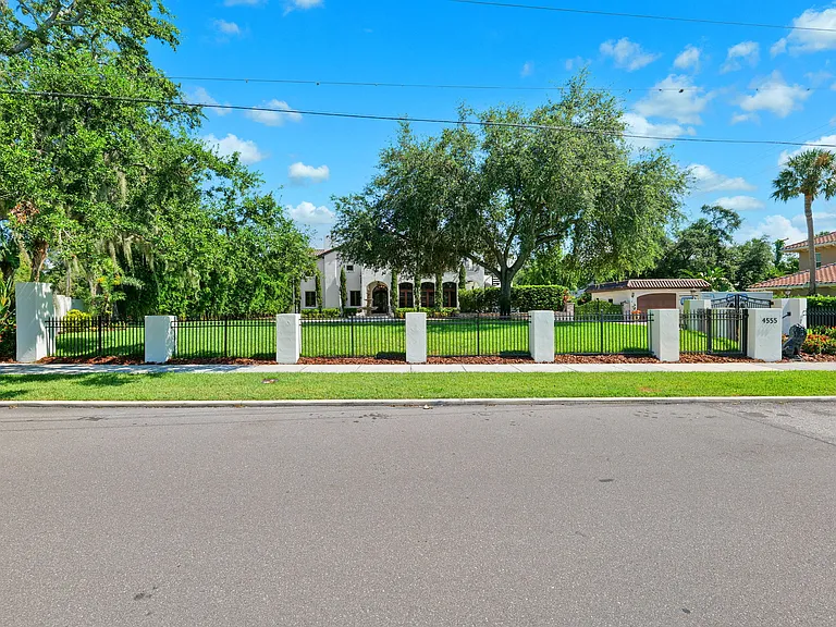 4555 W Swann Ave — Photo 3