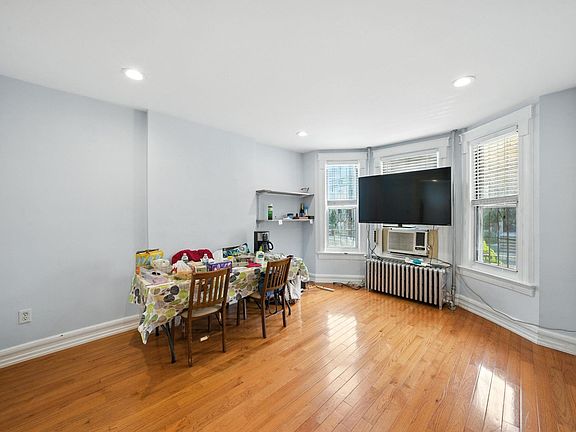 2nd image of 181 Tonnelle Ave