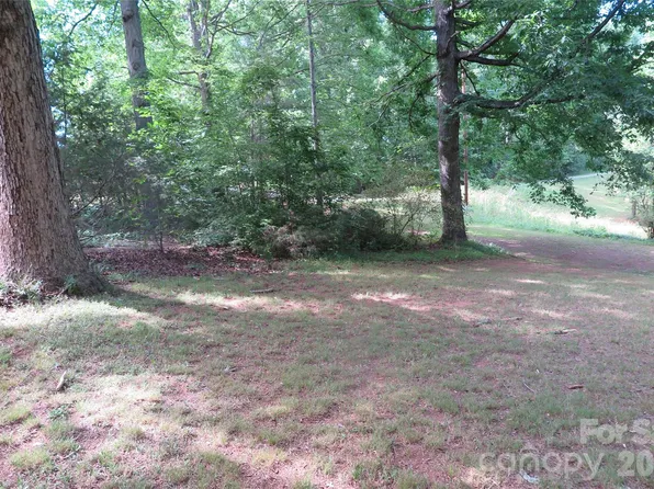 112 Glenn Oaks Dr, Lawndale, NC 28090