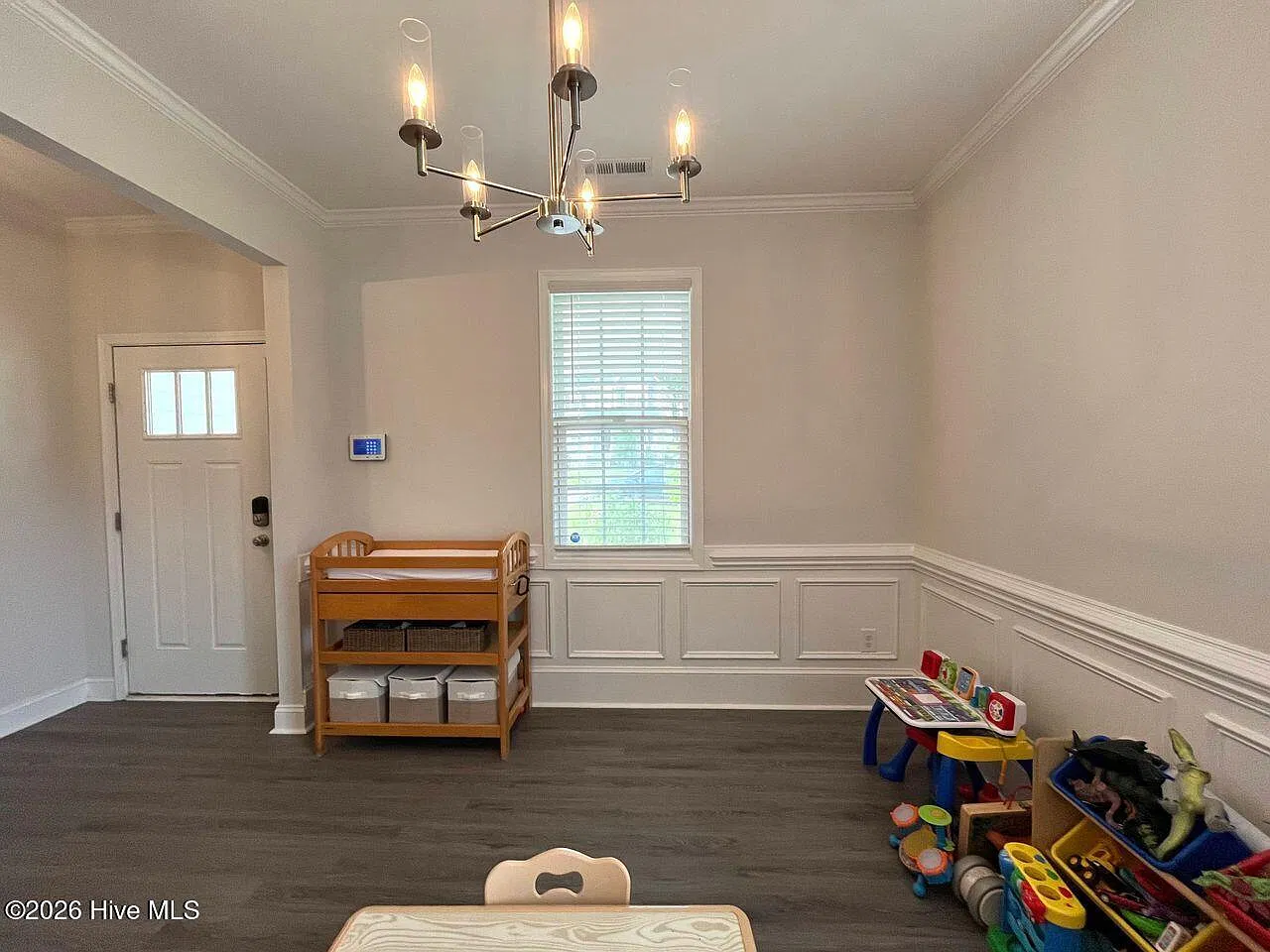 3 bed, 2.5 bath, 2030 sqft, $2,100 — Photo 3