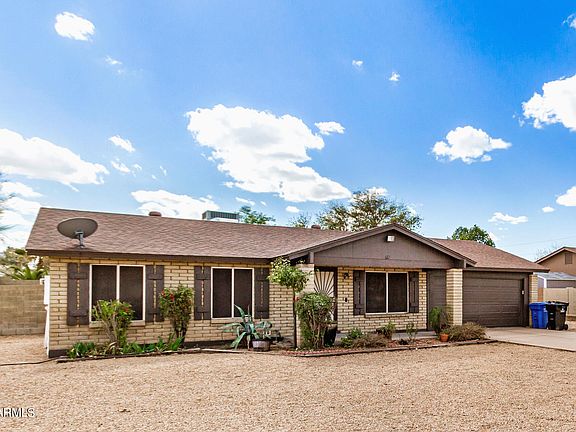 3rd image of 827 E LE MARCHE Avenue