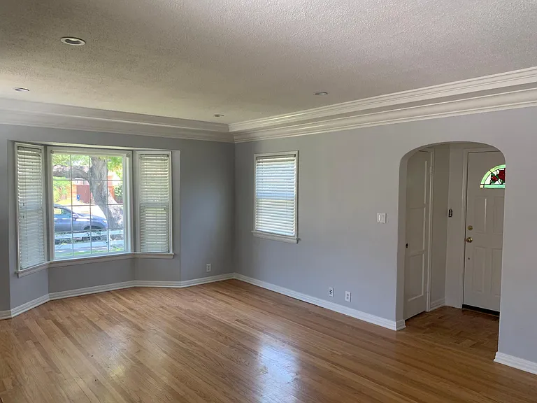 725 N Fairview St — Photo 6
