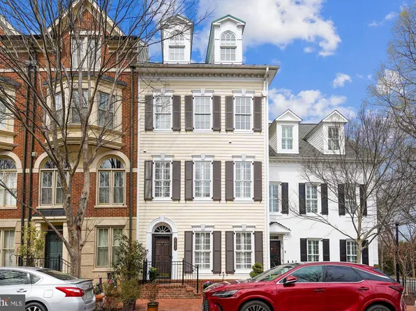 703 Rose Sq, Alexandria, VA 22314