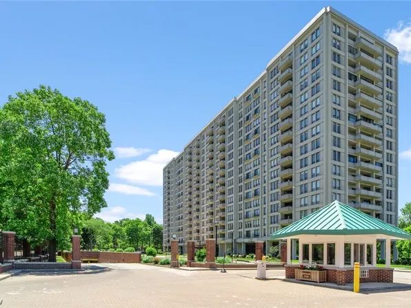 1 Bratenahl Pl APT 1207, Bratenahl, OH 44108