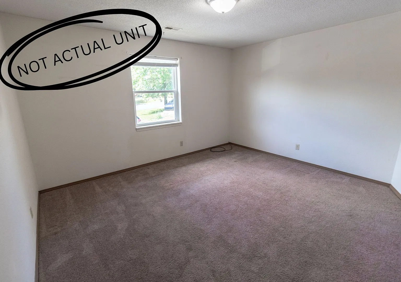 440 N East Park Ln — Photo 2