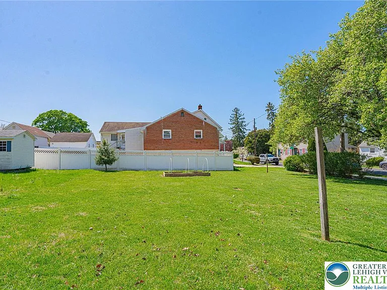 34 E Washington Ave — Photo 25