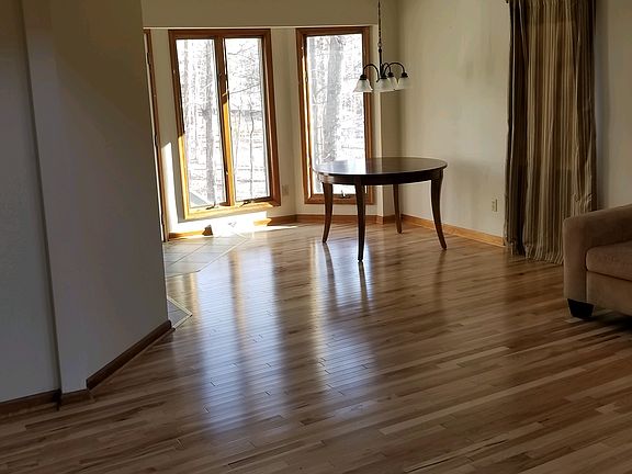 4th image of 701 Jefferson Dr
