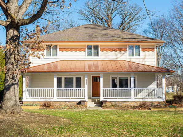 181 N Prince Crossing Rd, West Chicago, IL 60185