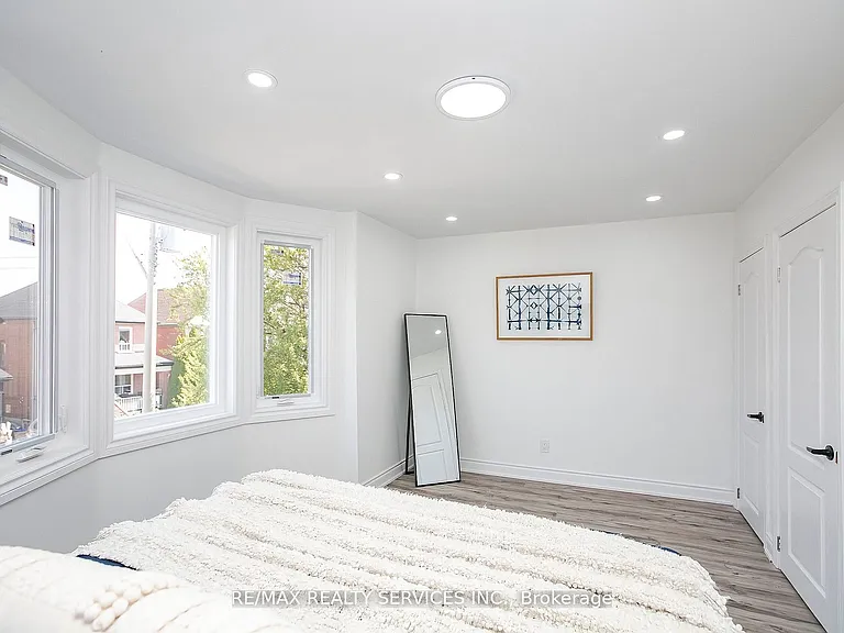 20 Somerset Ave E — Photo 23