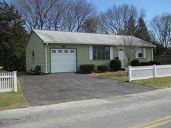 3rd image of 189 Ferris Ave