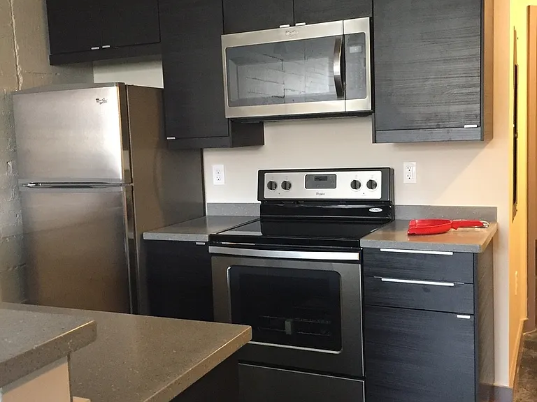 631 Campbell Ave SW — Photo 3