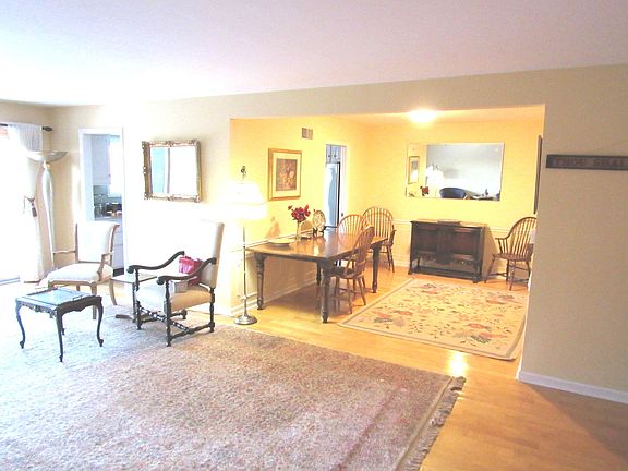 3rd image of 1828 Wildberry Dr #5