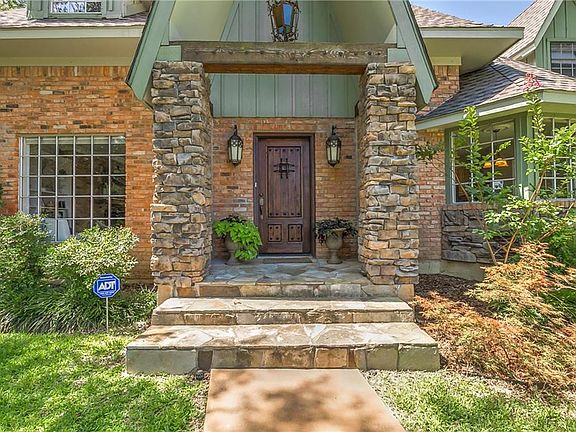 2nd image of 3214 Greenbriar Cir