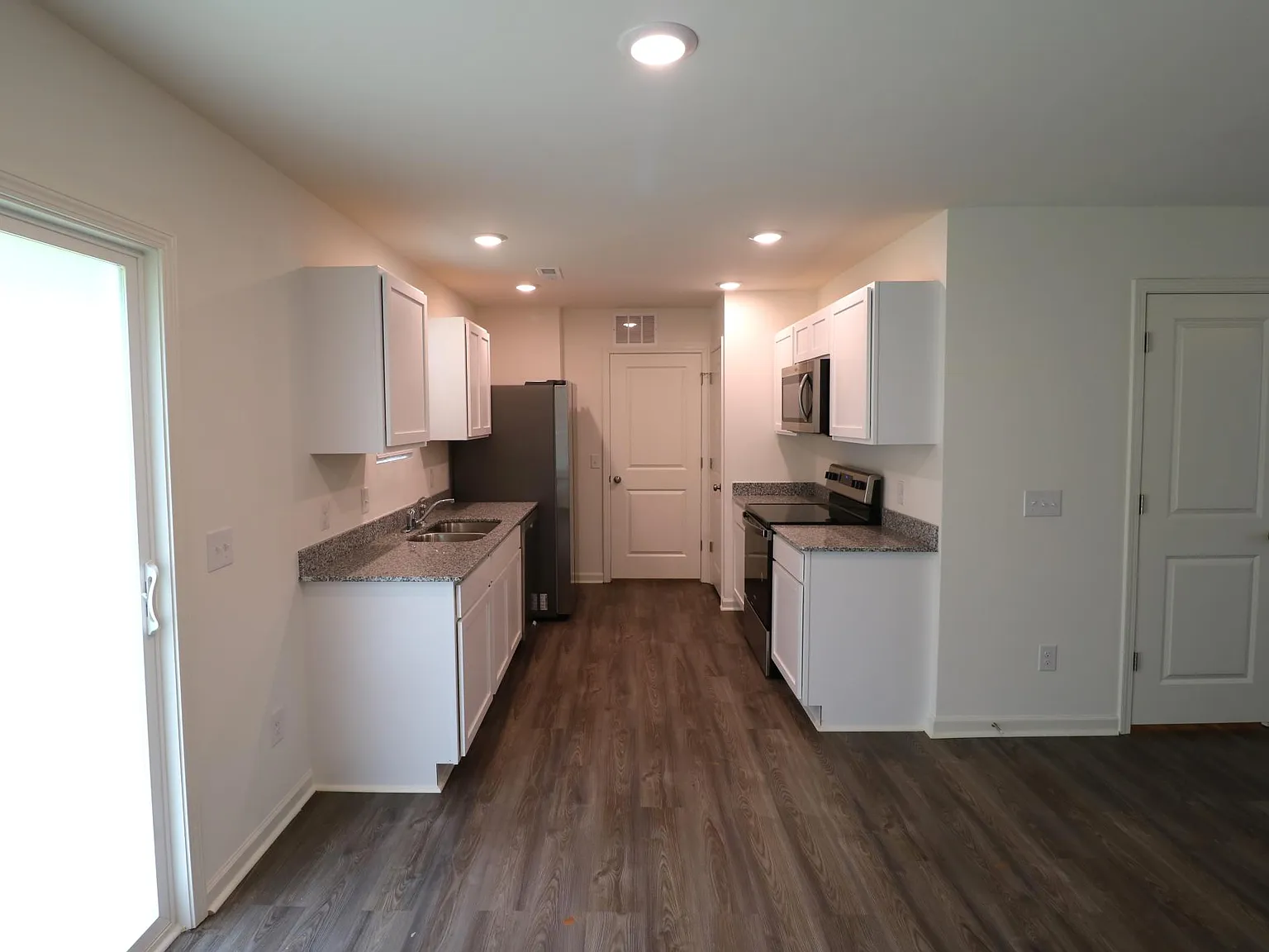 3 bed, 2.5 bath, $1,795 — Photo 4