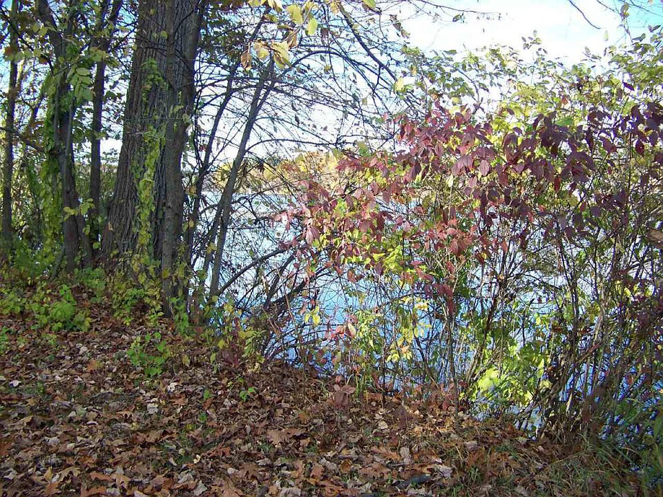 2nd image of 42 Old Bend Rd