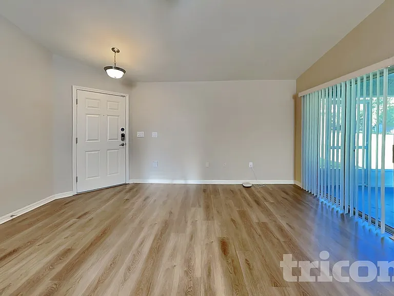 505 Interlock St — Photo 3