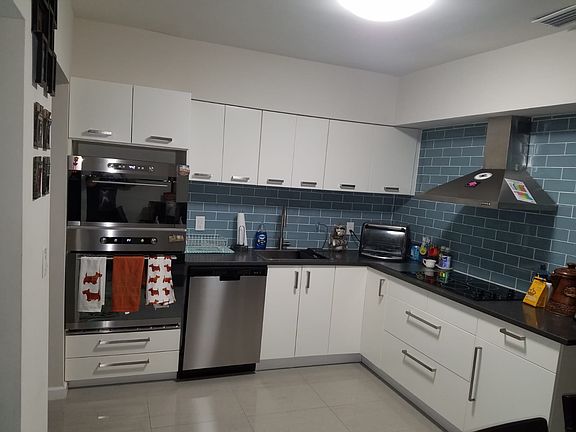 3rd image of 5009 SW 92nd Ave