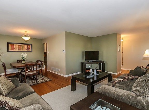 5th image of 681 Catalpa Ln