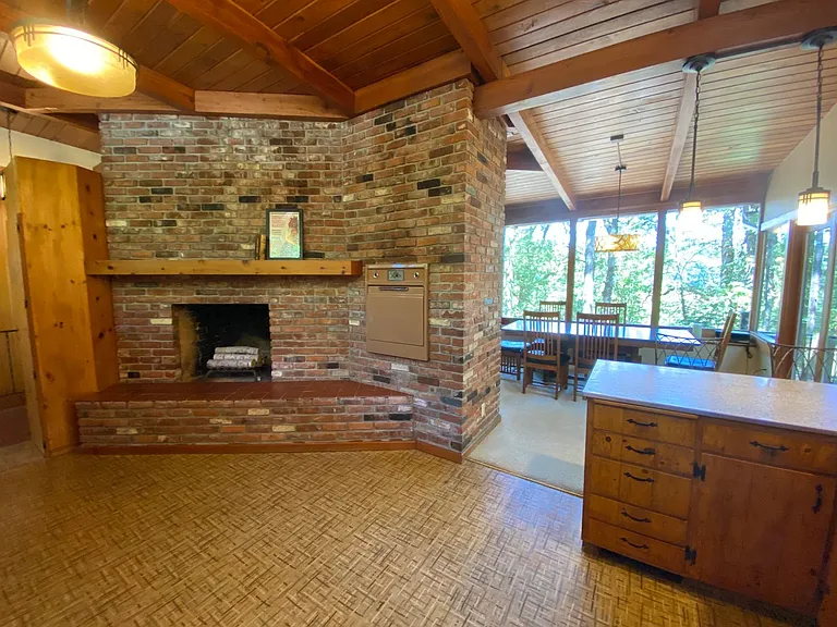 3645 NW Hayes Ave — Photo 1