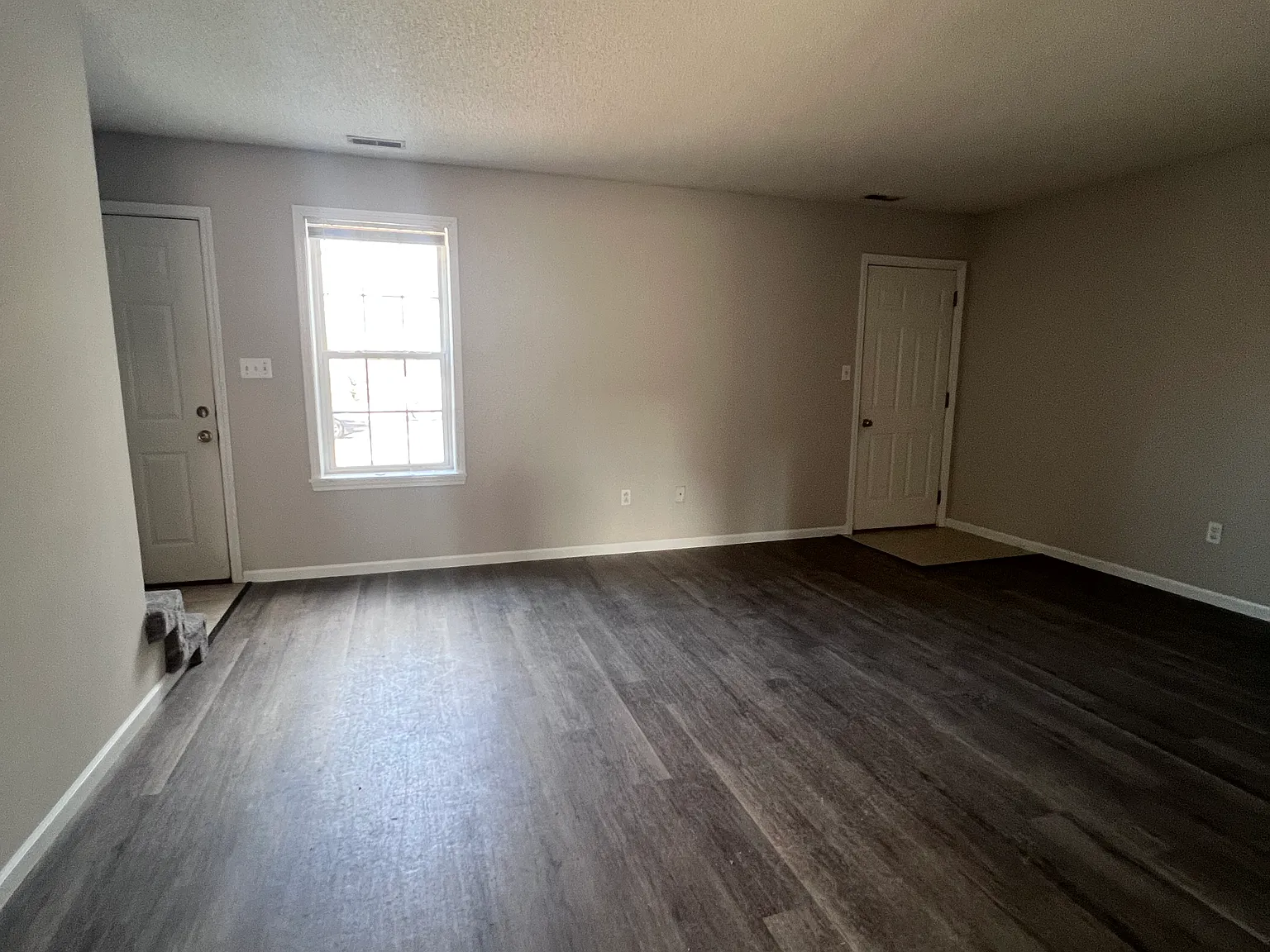 3 bed, 1.5 bath, 1250 sqft, $1,250 — Photo 3