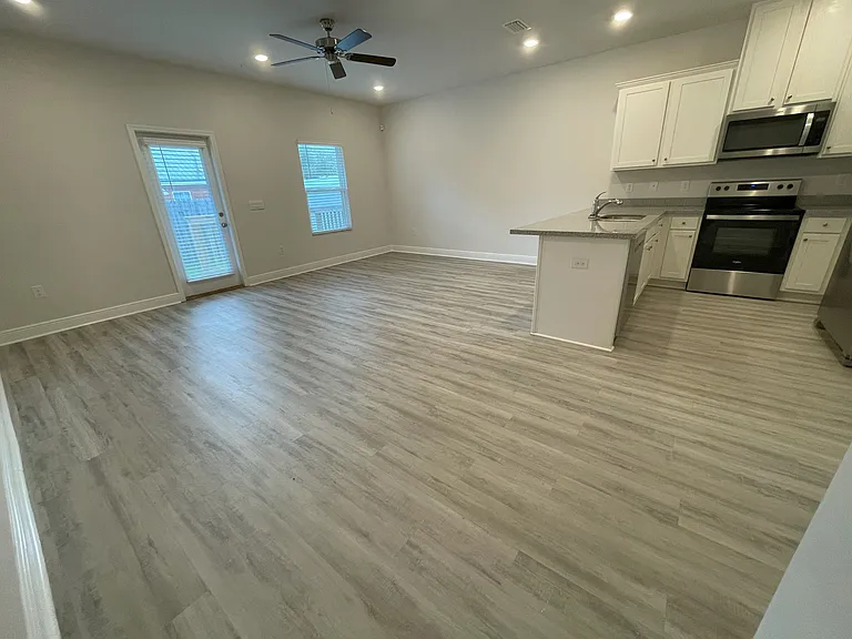 9815 Fowler Ave — Photo 13