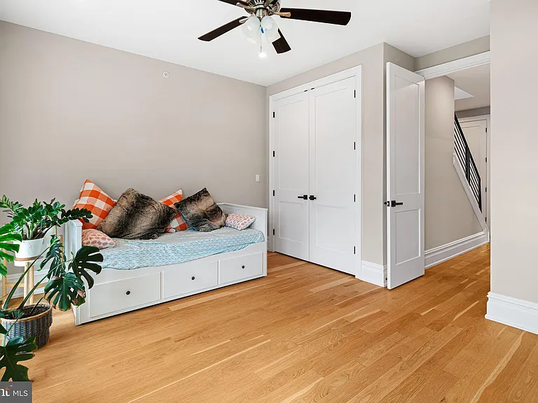 2525 Brown St — Photo 21